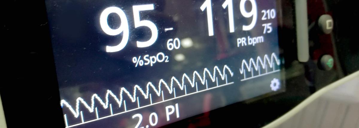 closeup-screen-and-display-of-measuring-oxygen-picture-id1020930620.jpg
